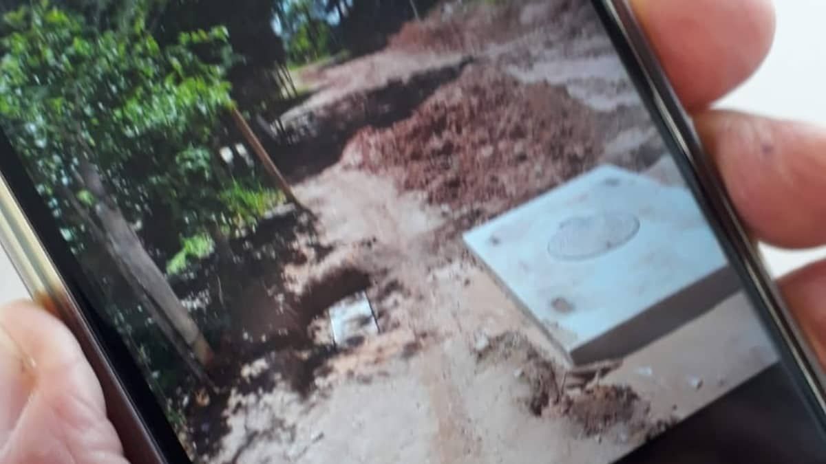 Morador de Santo Antônio do Leite reclama de obras de asfaltamento