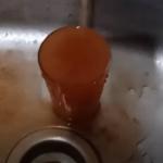 Vídeo: moradores de Congonhas recebem água barrenta há uma semana e acusam CSN de descaso