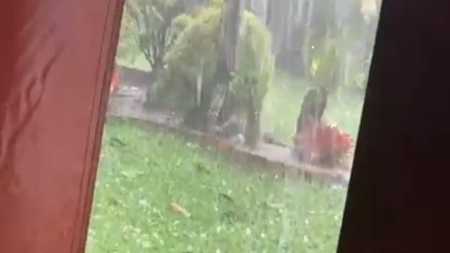 Moradores registram chuva de granizo em Contagem
