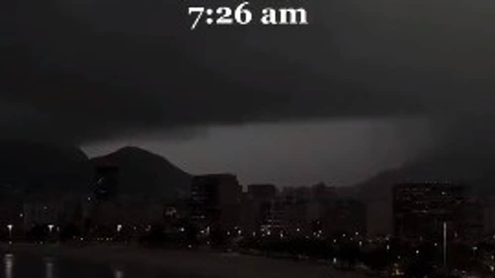 Tempestade faz dia virar noite no Rio de Janeiro