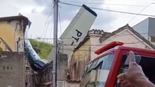 Moradores vizinhos ao aeroporto Carlos Prates relatam momentos de tensão em queda de avião