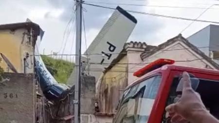 Moradores vizinhos ao aeroporto Carlos Prates relatam momentos de tensão em queda de avião