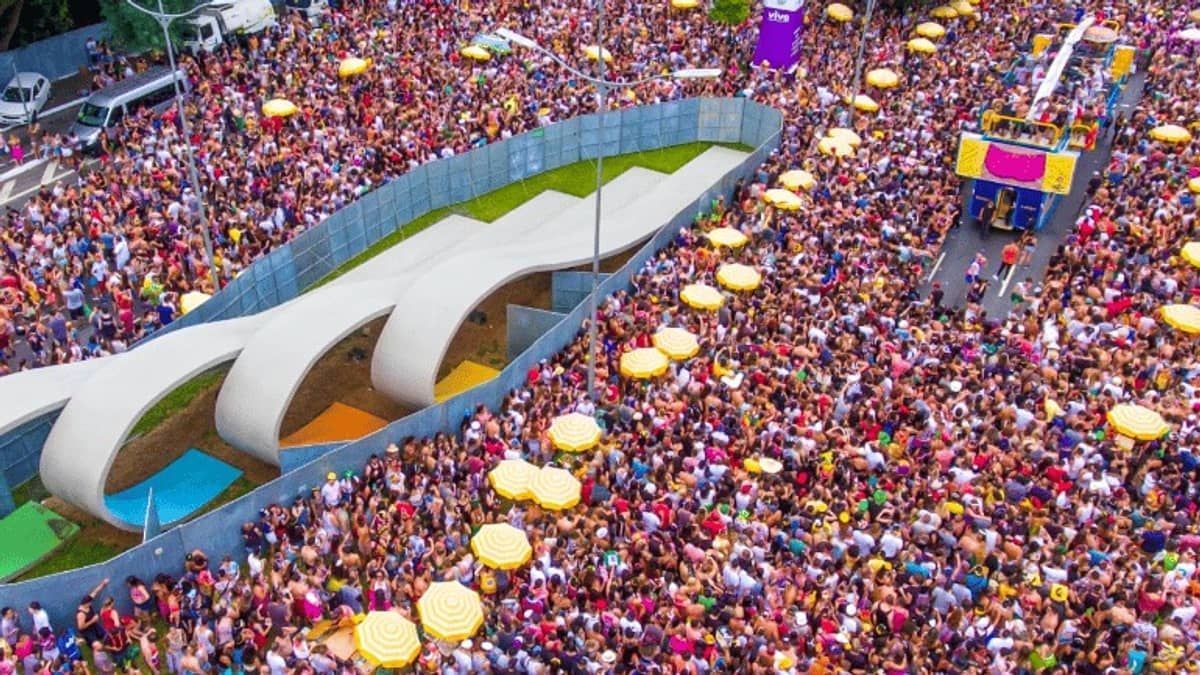 Moradores reclamam da falta de aviso de blocos de Carnaval nas ruas de São Paulo; festas geraram transtorno nos bairros