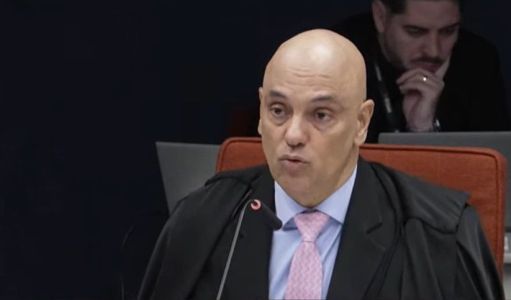 Ministro Alexandre de Moraes afirmou que Bolsonaro tentou deslegitimar as urnas eletrônicas e a Justiça Federal