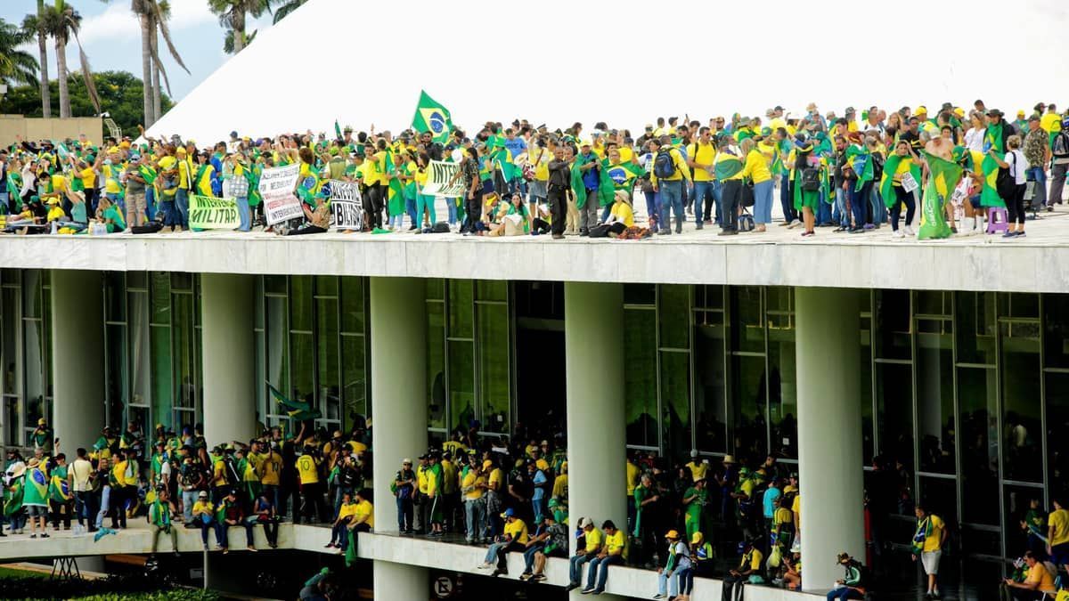 Moraes autoriza Ministério da Justiça a enviar imagens do 8 de janeiro à CPMI