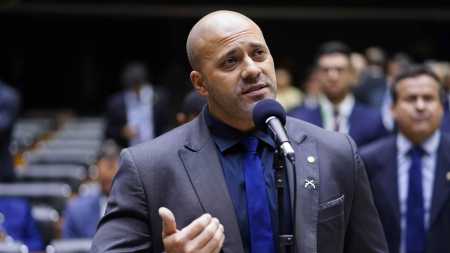 Moraes determina cumprimento de pena de Daniel Silveira.