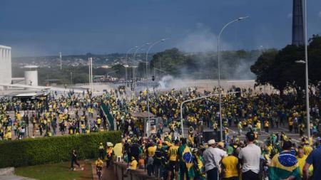 Moraes manda PM do DF e Abin enviarem documentos de inteligência sobre 8 de janeiro.