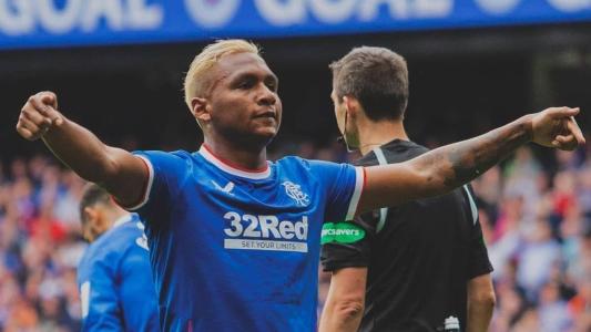 Morelos durante partida pelo Rangers, da Escócia
