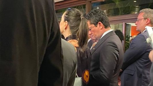 Moro compareceu a evento Embaixada da Itália, mas saiu sem ser visto