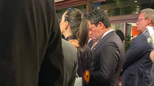 Moro compareceu a evento Embaixada da Itália, mas saiu sem ser visto