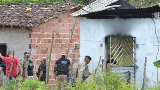Morre adolescente que teve mais de 50% do corpo queimado em chacina na Bahia.