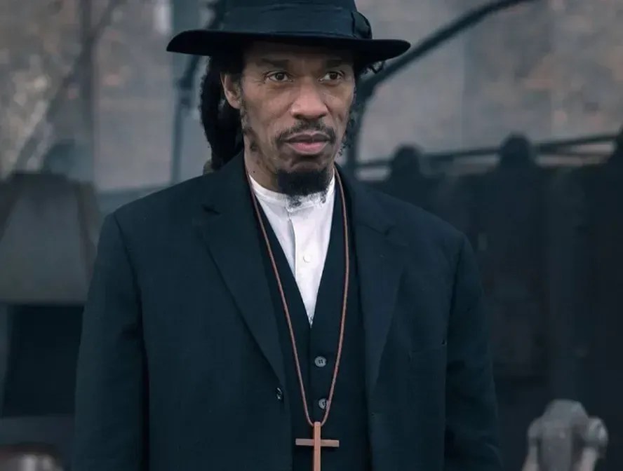 Ator de Peaky Blinders, série da Netflix, morre dois meses após diagnóstico de tumor