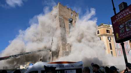 Morre trabalhador que ficou 11 horas em escombros de torre medieval em Roma