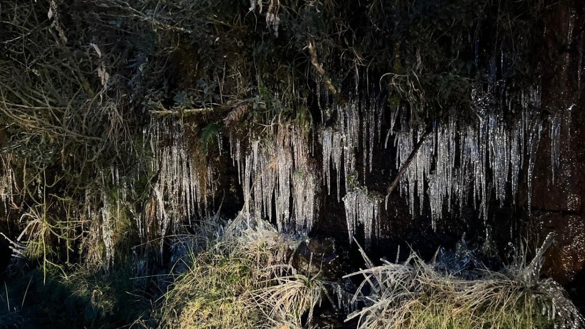'Capital Nacional do Frio', coberta de gelo, registra a menor temperatura do ano no Brasil