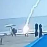 Vídeo: mulher morre após ser atingida por raio em praia de Cartagena, na Colômbia