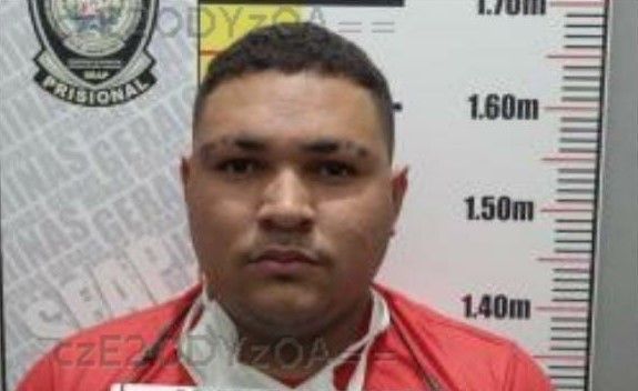 Homem é assassinado dentro de carro com doze tiros na Grande BH