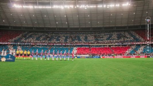 Mosaico da torcida do Fortaleza feito na partida contra o América, pelas quartas da Sul-Americana