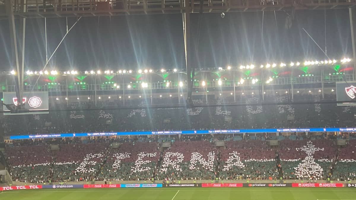 Torcida do Fluminense faz mosaico pela conquista da Copa Libertadores