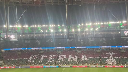 Mosaico da torcida do Fluminense antes do início do jogo