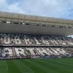 Torcida do Corinthians homenageia Arthur Elias na decisão do Brasileirão Feminino