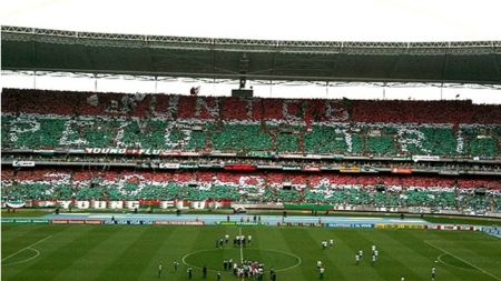 Mosaico da torcida do Fluminense no Nilton Santos, no jogo do título brasileiro de 2010