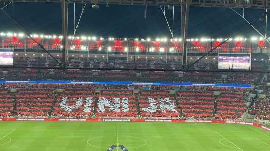 Mosaico da torcida do Flamengo em apoio a Vini Jr