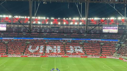 Mosaico da torcida do Flamengo em apoio a Vini Jr