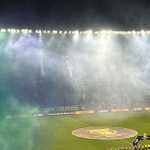 Torcida do Cruzeiro faz mosaico e homenageia Pedrinho antes de jogo no Mineirão