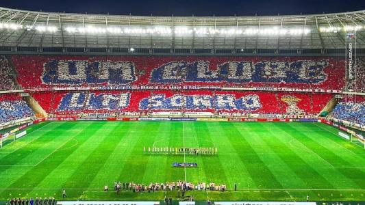 Mosaico e festa da torcida do Fortaleza na vitória sobre o Corinthians, que garantiu vaga na final da 'Sula'