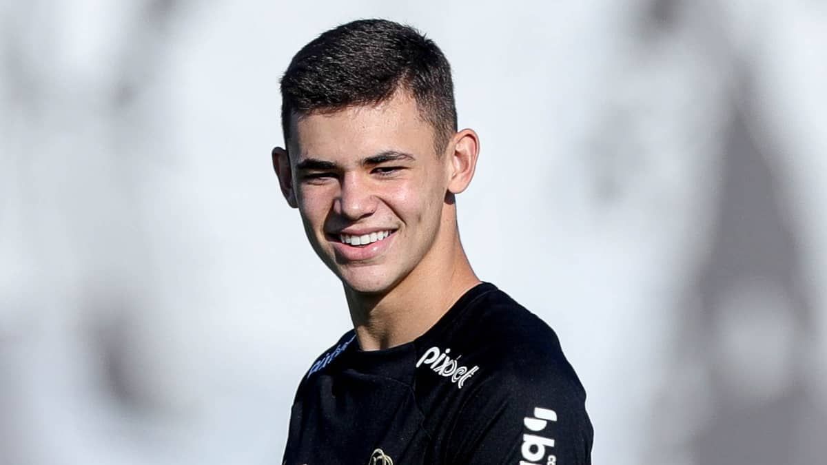 Moscardo projeta melhora do Corinthians no Brasileirão e comenta período com a Seleção