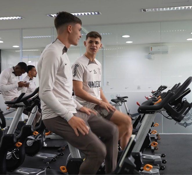 Vendido ao PSG, volante do Corinthians continua recuperação no clube
