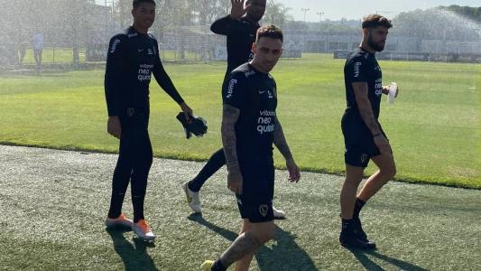 Mosquito e Renato Augusto estiveram em campo para o aquecimento