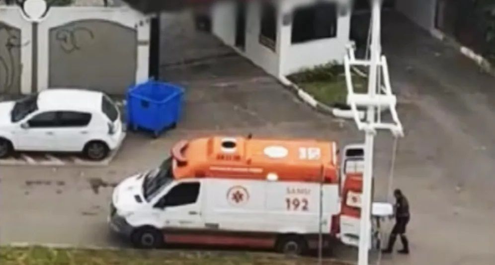 Homem entra em motel e agride casal com socos, pontapés e objeto cortante