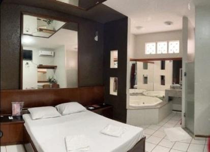 Os funcionários do motel desconfiaram que algo estava errado e acionaram a PM. Ao entrar no quarto, a enfermeira estava pendurada por uma toalha e as duas crianças mortas na cama.