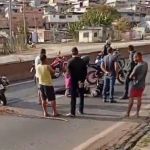 BR-381: acidente entre carreta e moto trava o trânsito na rodovia, em BH