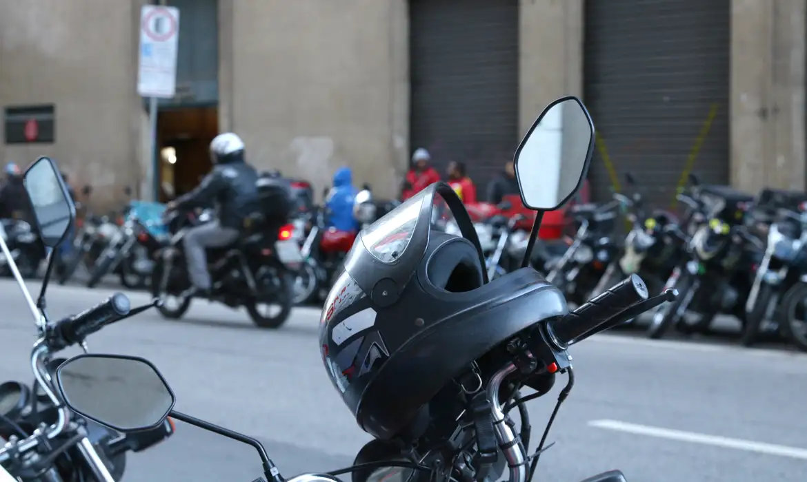 Motociclistas sem capacete: infrações aumentam em MG e passam de 700 por mês