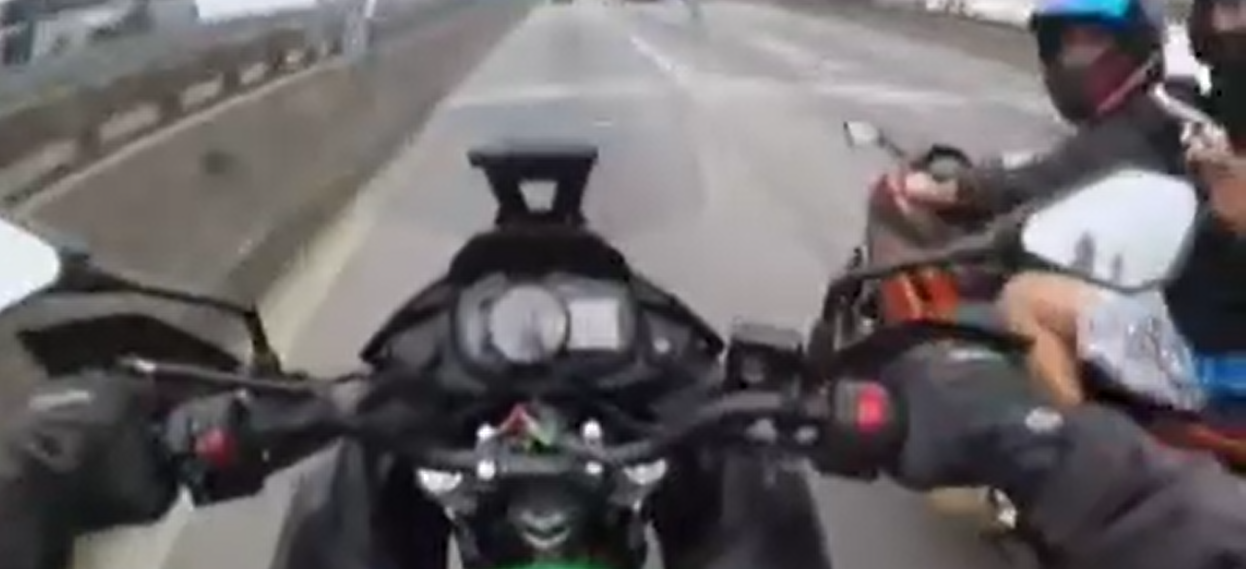 Motociclista filma assalto em rodovia de SP: 'Você vai morrer, desgraçado', diz ladrão