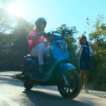 VÍDEO | Moto elétrica se equilibra sozinha e não cai quando para