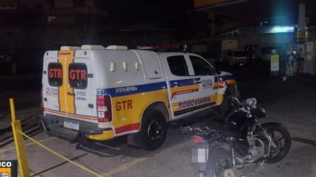Moto foi apreendida pela Polícia Militar