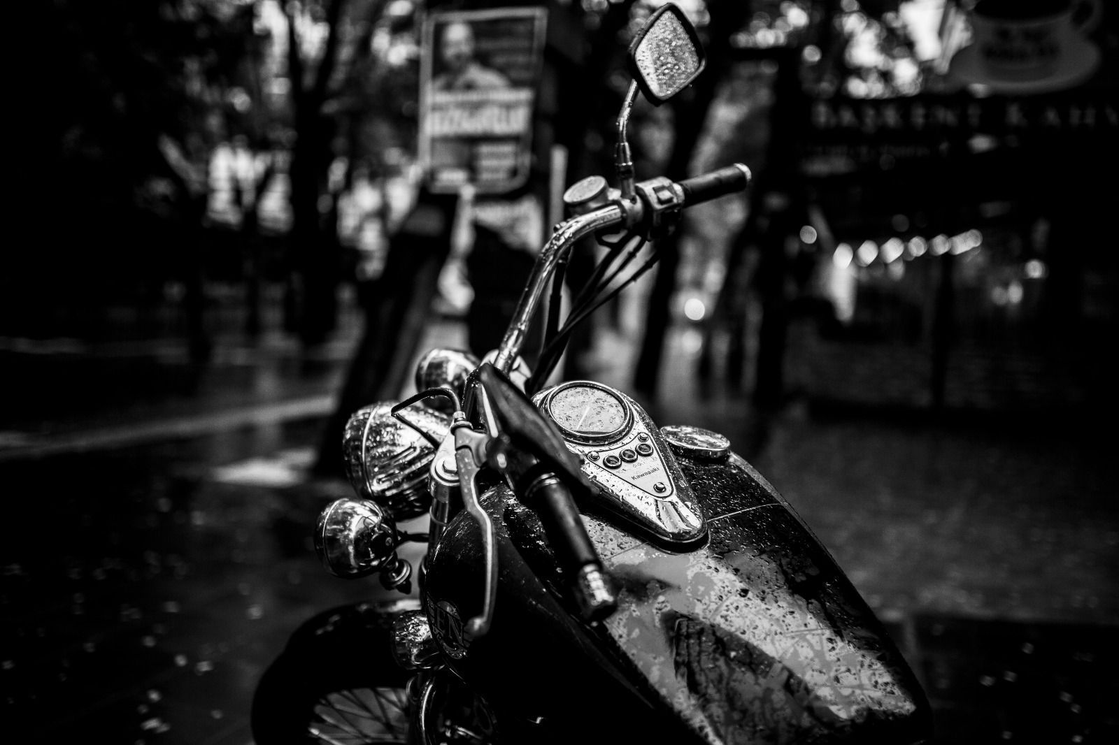 Motociclista morre em colisão com caminhão na MGC-135, em Japonvar