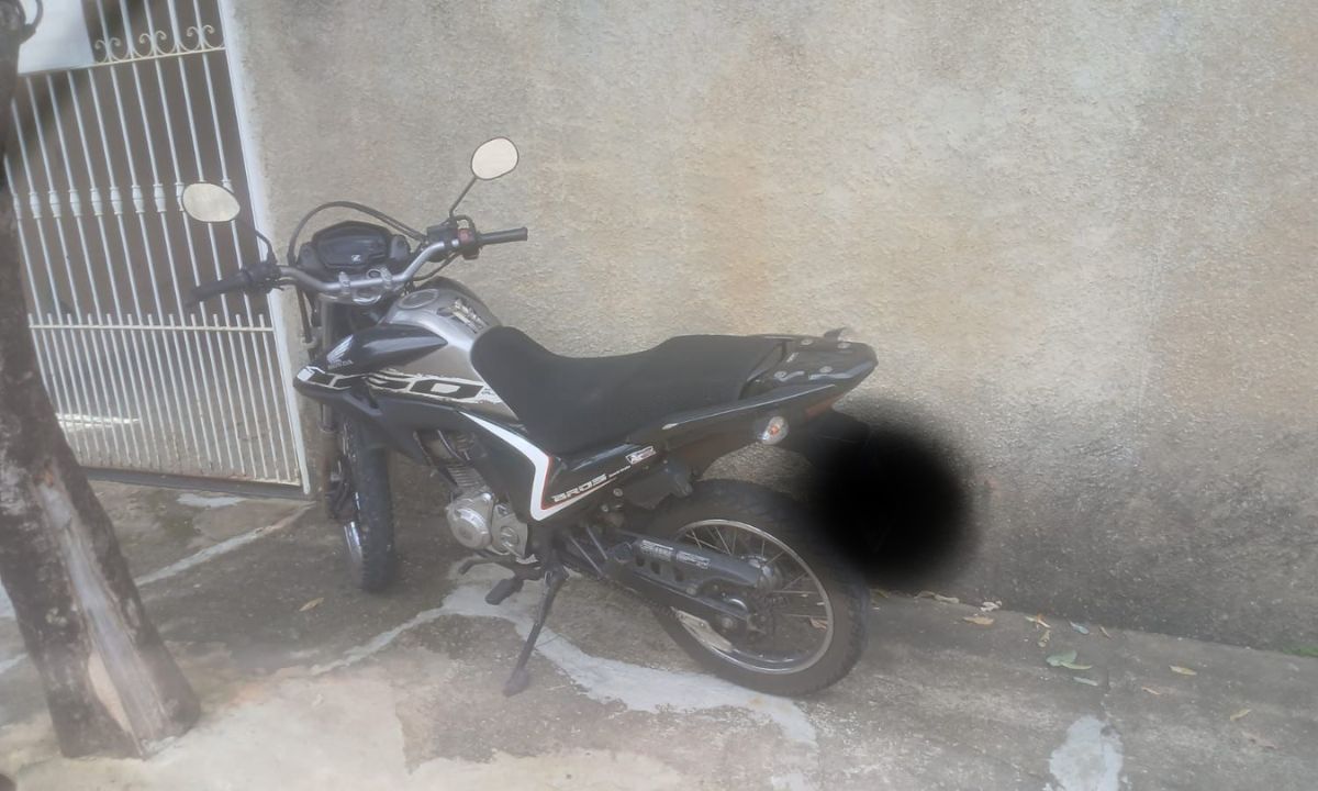 Moto furtada no Sul de MG é recuperada pela PM em Muriaé