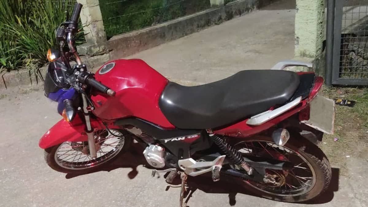 Motocicleta furtada em BH é recuperada pela PM em Itabirito 