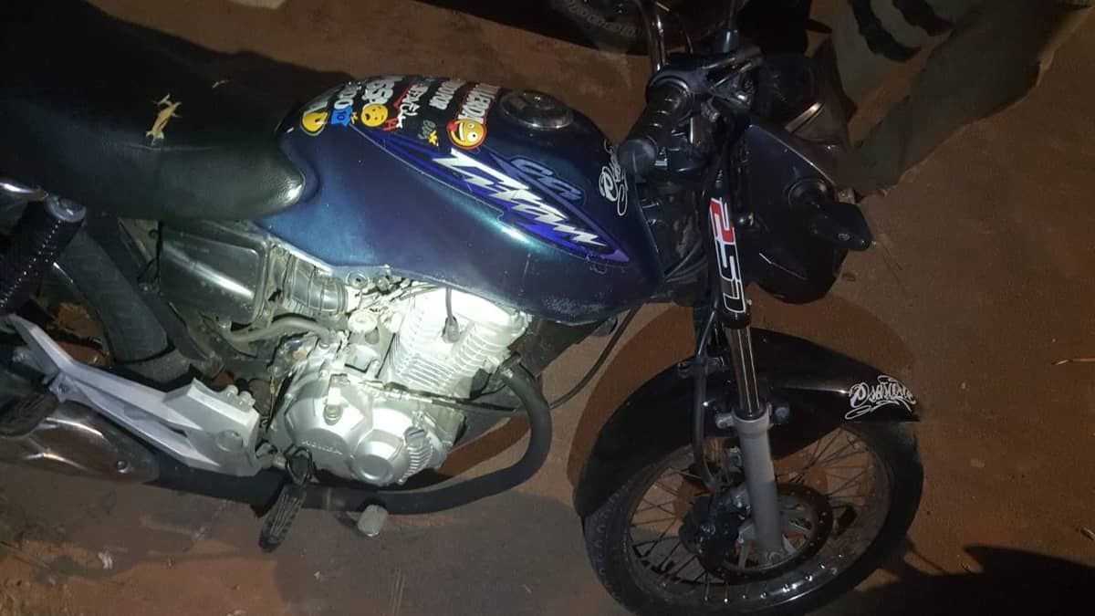 Capacete denuncia motociclista suspeito de homicídio que acaba preso no interior de Minas  