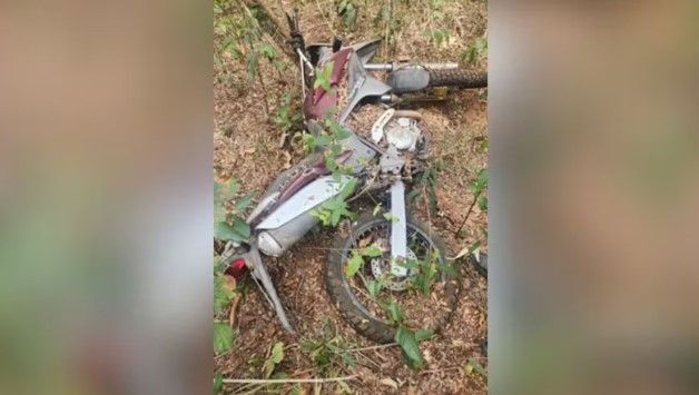 Apicultor encontra moto em matagal, em São Sebastião do Oeste, roubada há 8 anos