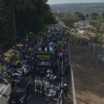 Apoiadores de Bolsonaro fazem motociata em Brasília; veja imagens