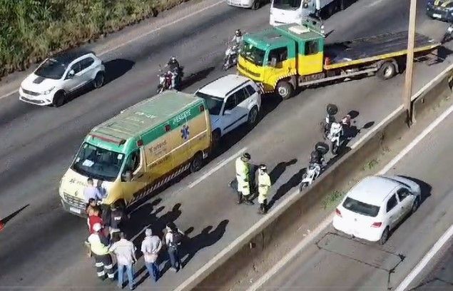 Vídeo: motociclista morre em acidente na Fernão Dias, em Betim