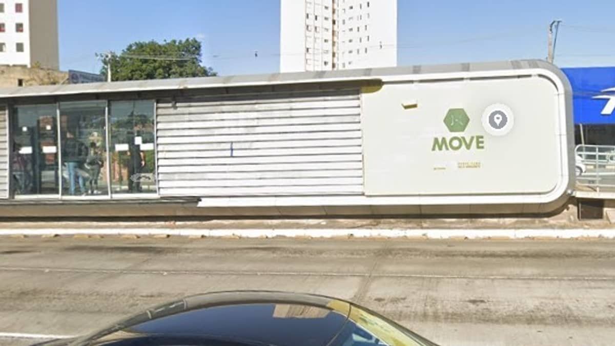 Ciclista é atropelado por carro na pista do Move em BH 