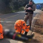 Motociclista idoso fica gravemente ferido em acidente com carro na BR-369 em Minas