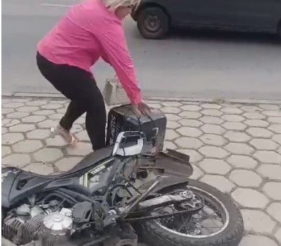 Vídeo: motoboy denuncia agressões de mulher que teria pedido para parar em ponto de drogas em BH