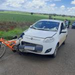 Motorista atropela e mata ciclista após se distrair com marimbondo em Goiás